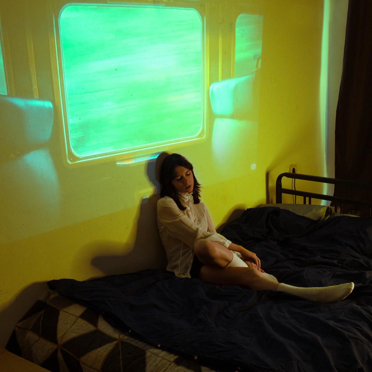 Буква Ф - Бесконечный поезд | Сингл группы Буква Ф в жанре инди-поп с лёгким, воздушным звучанием и меланхоличным настроением. Трек продюсировал Влад Марущак - клавишник группы Pompeya, что добавило звуку глубины, аккуратной детализации и грува самой Pompeya.